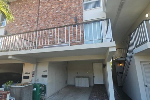 Touwnhouse à vendre à Hialeah, Floride: 2 chambres, 162.76 m2 № 1981814 - photo 7