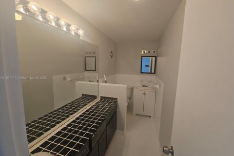 Touwnhouse à vendre à Hialeah, Floride: 2 chambres, 162.76 m2 № 1981814 - photo 10