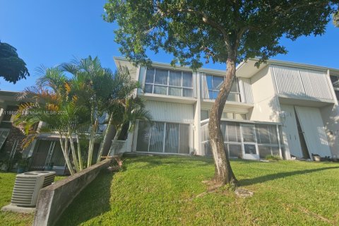 Touwnhouse à vendre à Hialeah, Floride: 2 chambres, 162.76 m2 № 1981814 - photo 3