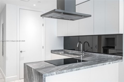 Купить кондоминиум в Майами, Флорида 1 спальня, 72м2, № 1955095 - фото 23