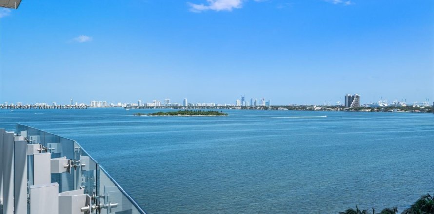 Кондоминиум с 1 спальней в Майами, Флорида № 1955095