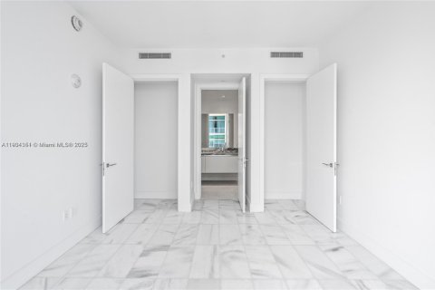 Купить кондоминиум в Майами, Флорида 1 спальня, 72м2, № 1955095 - фото 18