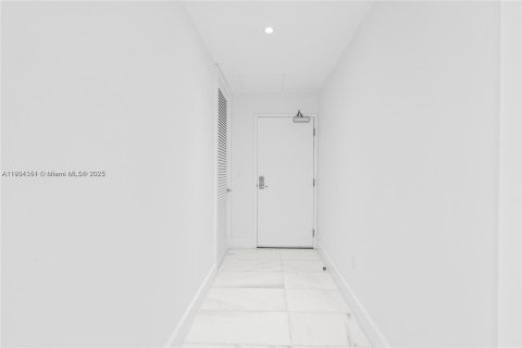 Купить кондоминиум в Майами, Флорида 1 спальня, 72м2, № 1955095 - фото 13