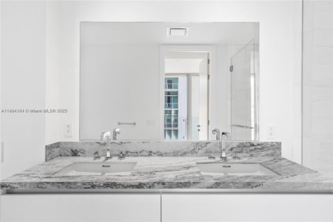 Купить кондоминиум в Майами, Флорида 1 спальня, 72м2, № 1955095 - фото 21