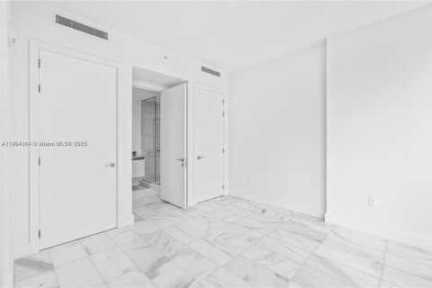 Купить кондоминиум в Майами, Флорида 1 спальня, 72м2, № 1955095 - фото 17