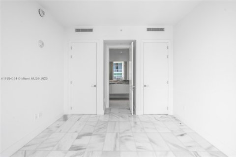 Купить кондоминиум в Майами, Флорида 1 спальня, 72м2, № 1955095 - фото 19