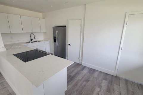 Casa en venta en Pompano Beach, Florida, 4 dormitorios № 2035383 - foto 4