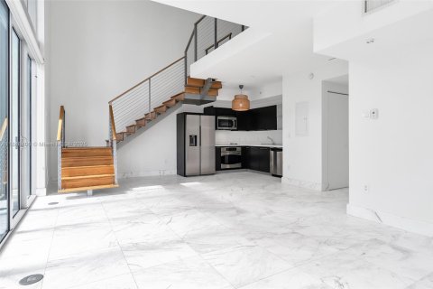 Condo in Miami, Florida, 1 bedroom  № 1849306 - photo 5