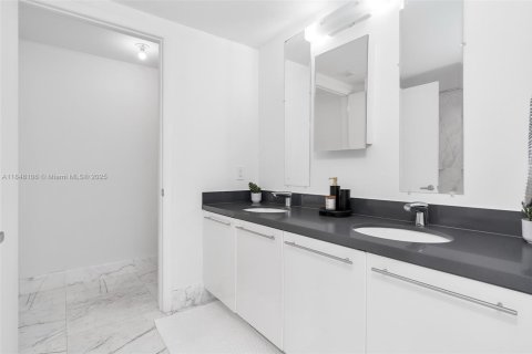 Condo in Miami, Florida, 1 bedroom  № 1849306 - photo 26