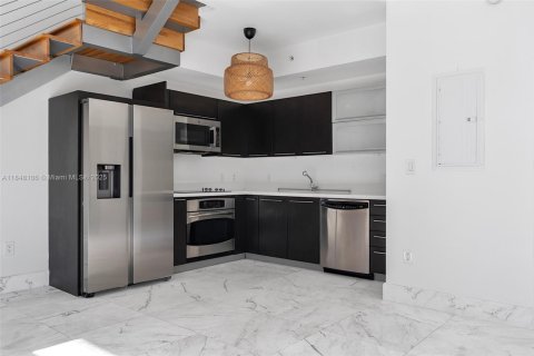 Condo in Miami, Florida, 1 bedroom  № 1849306 - photo 10