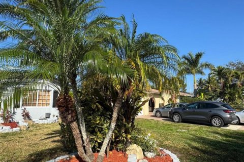 House in Tamarac, Florida 4 bedrooms, 128.11 sq.m. № 2030534 - photo 5