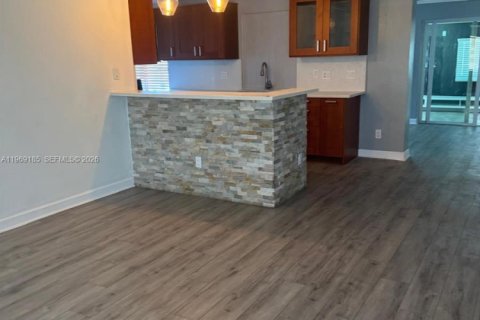 House in Tamarac, Florida 4 bedrooms, 128.11 sq.m. № 2030534 - photo 8