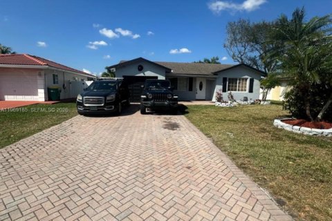 House in Tamarac, Florida 4 bedrooms, 128.11 sq.m. № 2030534 - photo 3