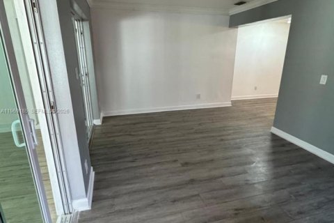 House in Tamarac, Florida 4 bedrooms, 128.11 sq.m. № 2030534 - photo 14