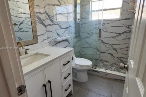 House in Tamarac, Florida 4 bedrooms, 128.11 sq.m. № 2030534 - photo 21