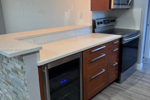 House in Tamarac, Florida 4 bedrooms, 128.11 sq.m. № 2030534 - photo 9