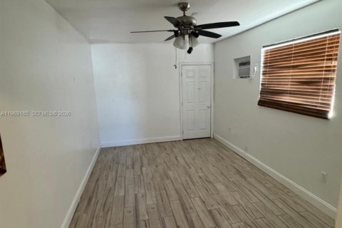 House in Tamarac, Florida 4 bedrooms, 128.11 sq.m. № 2030534 - photo 20