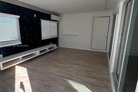 House in Tamarac, Florida 4 bedrooms, 128.11 sq.m. № 2030534 - photo 12