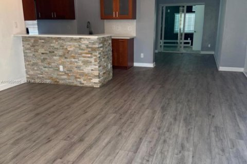 House in Tamarac, Florida 4 bedrooms, 128.11 sq.m. № 2030534 - photo 7