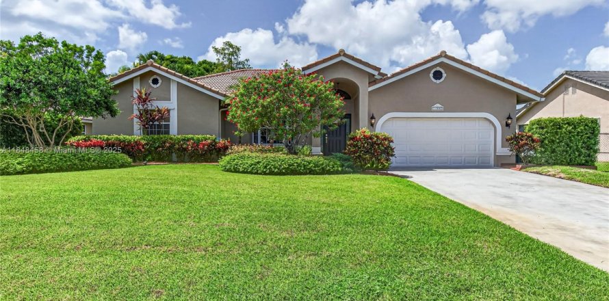 House in Plantation, Florida 4 bedrooms, 227.05 sq.m. № 1857407