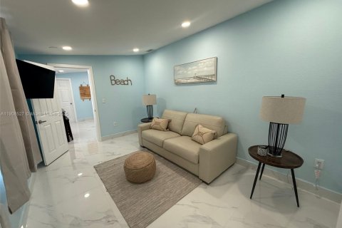 Villa ou maison à louer à Miami, Floride: 2 chambres, 169.83 m2 № 1964170 - photo 4