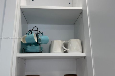 Villa ou maison à louer à Miami, Floride: 2 chambres, 169.83 m2 № 1964170 - photo 13