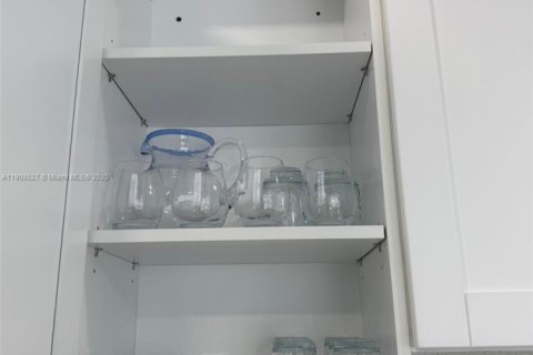 Villa ou maison à louer à Miami, Floride: 2 chambres, 169.83 m2 № 1964170 - photo 14