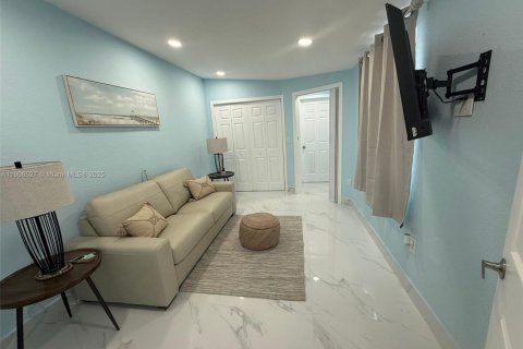 Villa ou maison à louer à Miami, Floride: 2 chambres, 169.83 m2 № 1964170 - photo 8