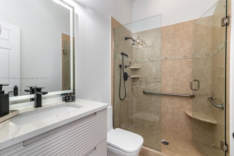 Casa en alquiler en Fort Lauderdale, Florida, 7 dormitorios, 539.48 m2 № 1959616 - foto 23