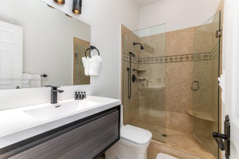 Casa en alquiler en Fort Lauderdale, Florida, 7 dormitorios, 539.48 m2 № 1959616 - foto 22