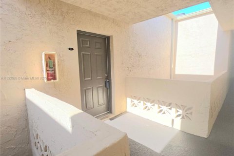 Copropriété à louer à Palmetto Bay, Floride: 1 chambre, 53.42 m2 № 1976352 - photo 2