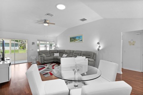 House in The Villages, Florida 3 bedrooms, 140.47 sq.m. № 2149286 - photo 12