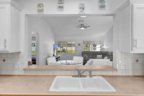House in The Villages, Florida 3 bedrooms, 140.47 sq.m. № 2149286 - photo 19