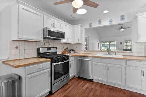 House in The Villages, Florida 3 bedrooms, 140.47 sq.m. № 2149286 - photo 15