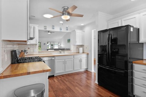 House in The Villages, Florida 3 bedrooms, 140.47 sq.m. № 2149286 - photo 17