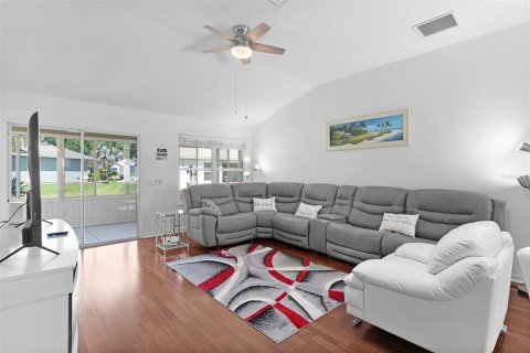 House in The Villages, Florida 3 bedrooms, 140.47 sq.m. № 2149286 - photo 9