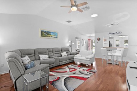 House in The Villages, Florida 3 bedrooms, 140.47 sq.m. № 2149286 - photo 8
