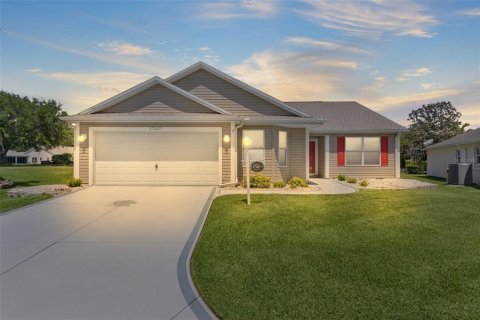 House in The Villages, Florida 3 bedrooms, 140.47 sq.m. № 2149286 - photo 2