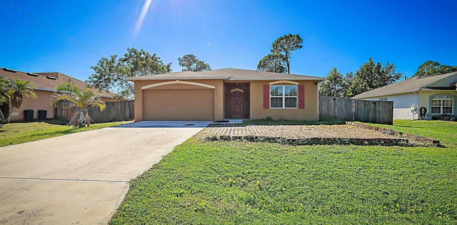 Villa ou maison à Port St. Lucie, Floride 4 chambres, 174.1 m2 № 2087529