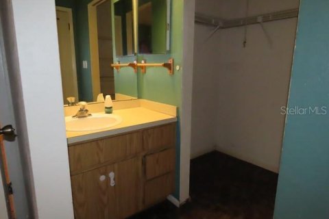Condo in Largo, Florida, 2 bedrooms  № 1850939 - photo 16