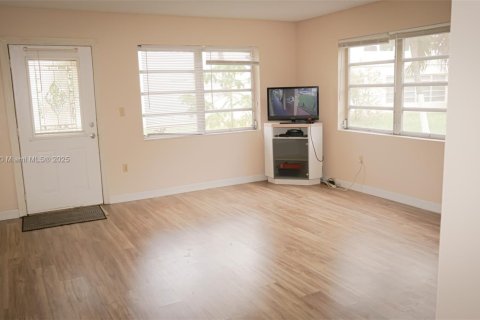 Condominio en venta en Miami, Florida, 2 dormitorios, 83.89 m2 № 1932954 - foto 7