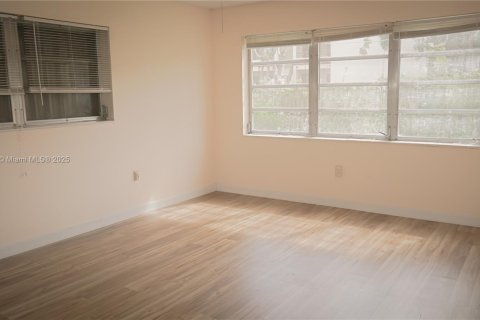 Condominio en venta en Miami, Florida, 2 dormitorios, 83.89 m2 № 1932954 - foto 23