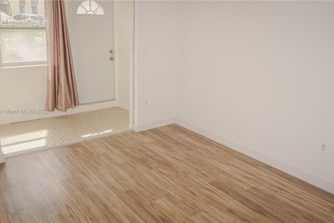 Condominio en venta en Miami, Florida, 2 dormitorios, 83.89 m2 № 1932954 - foto 25