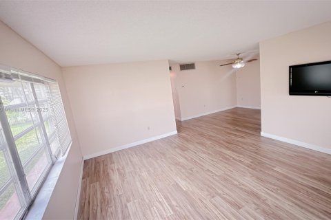 Condominio en venta en Miami, Florida, 2 dormitorios, 83.89 m2 № 1932954 - foto 12