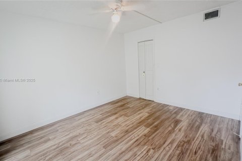 Condominio en venta en Miami, Florida, 2 dormitorios, 83.89 m2 № 1932954 - foto 28