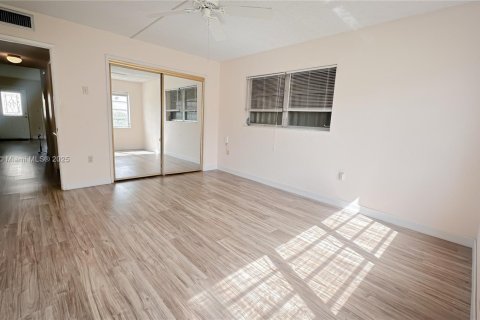 Condominio en venta en Miami, Florida, 2 dormitorios, 83.89 m2 № 1932954 - foto 21