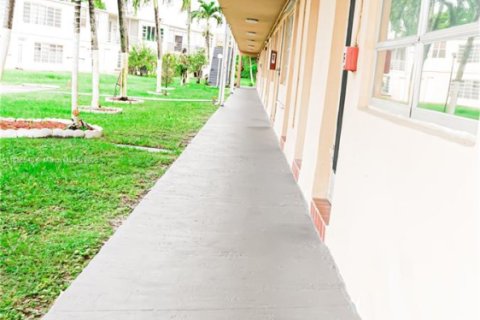 Condominio en venta en Miami, Florida, 2 dormitorios, 83.89 m2 № 1932954 - foto 5