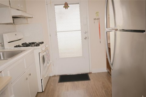 Condominio en venta en Miami, Florida, 2 dormitorios, 83.89 m2 № 1932954 - foto 14