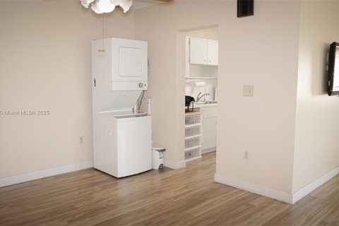 Condominio en venta en Miami, Florida, 2 dormitorios, 83.89 m2 № 1932954 - foto 11