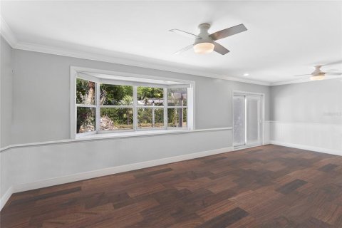 House in Winter Garden, Florida 5 bedrooms, 292.83 sq.m. № 1279892 - photo 11